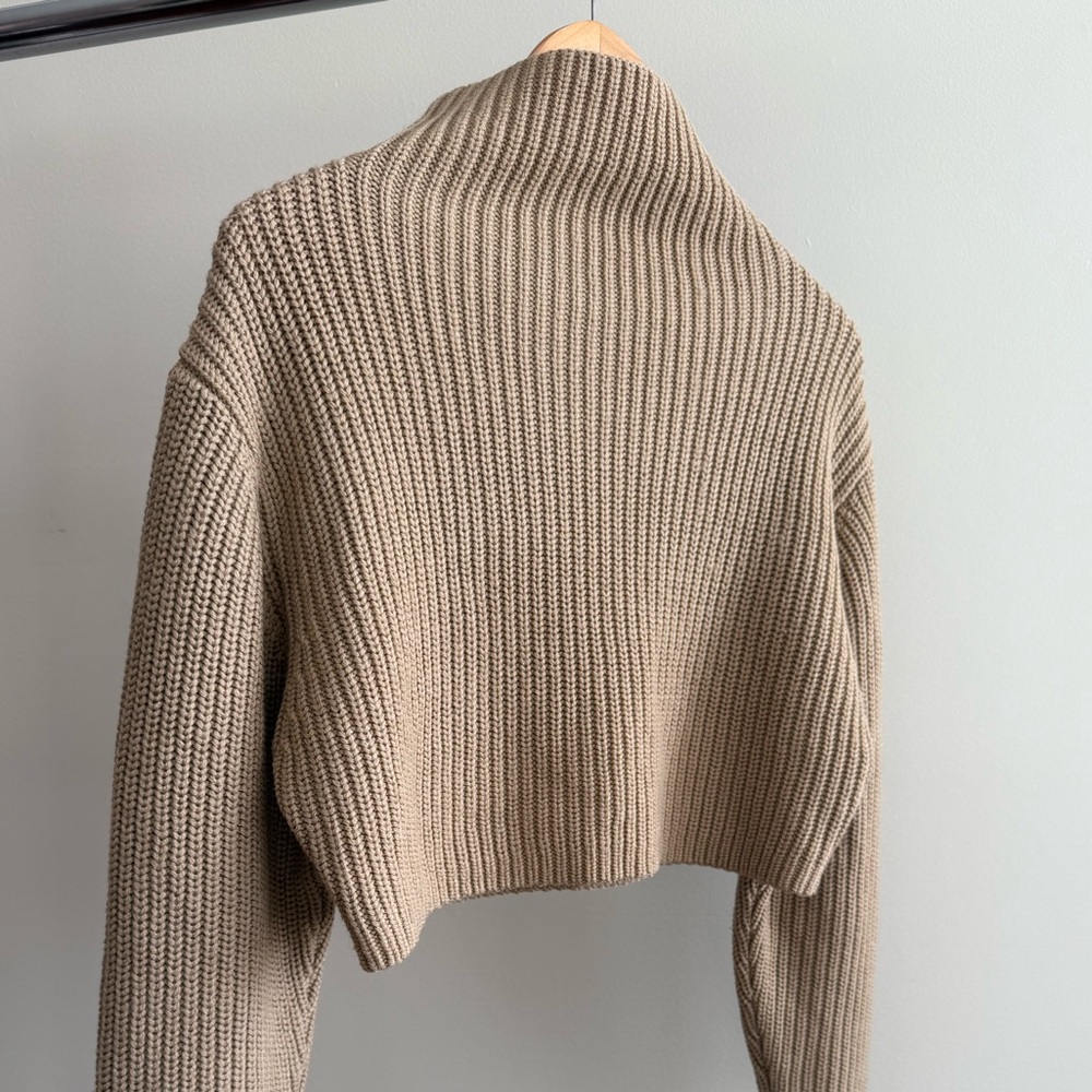 Wilfred Cropped Ribbed Turtleneck Sweater in Beige